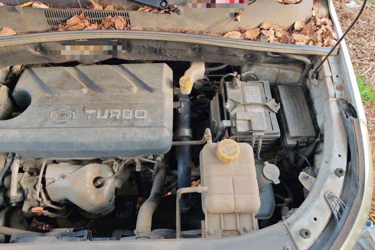 Used Baojun 560 2016 1.5T Manual Luxury Model Engine Bay Left