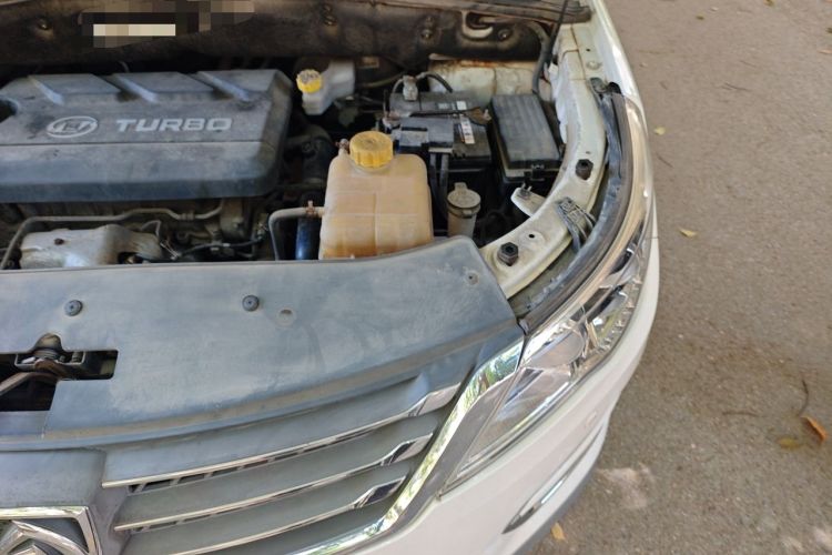 Used Baojun 560 2016 1.5T Manual Luxury Model Engine Bay Left