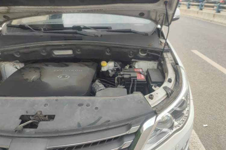 Used Baojun 560 2016 1.8L iAMT Luxury Model Engine Bay Left