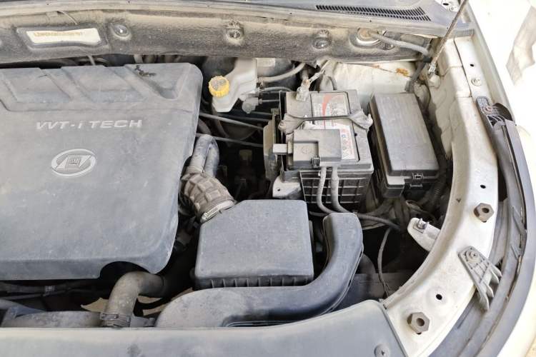 Used Baojun 560 2016 1.8L Manual Luxury Edition Engine Bay Left