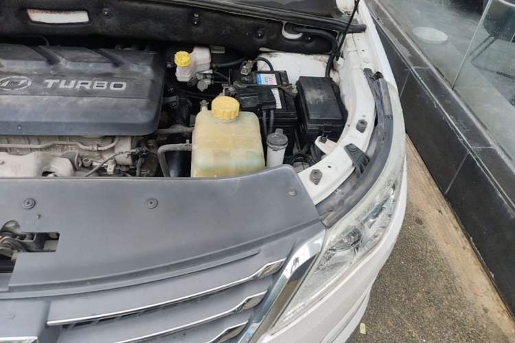 Used Baojun 560 2016 1.5T Manual Elite Edition Engine Bay Left