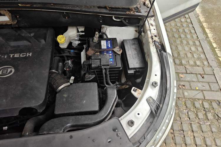 Used Baojun 560 2016 1.8L iAMT Luxury Model Engine Bay Left