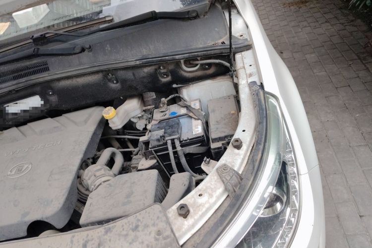 Used Baojun 560 2016 1.8L iAMT Luxury Model Engine Bay Left