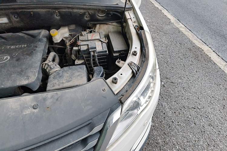 Used Baojun 560 2016 1.8L iAMT Luxury Model Engine Bay Left