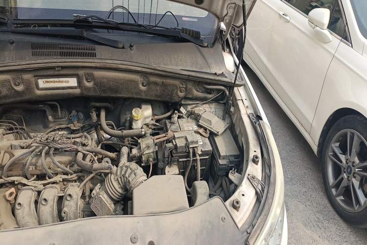 Used Baojun 560 2016 1.8L Manual Value Edition Engine Bay Left