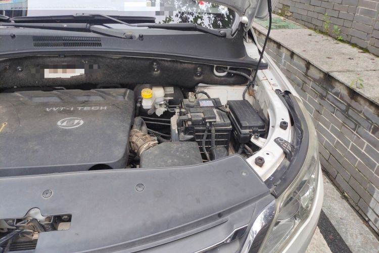 Used Baojun 560 2016 1.8L iAMT Elite Edition Engine Bay Left