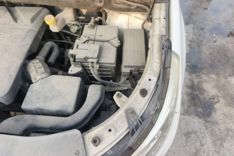 Used Baojun 560 2016 1.8L iAMT Luxury Model Engine Bay Left