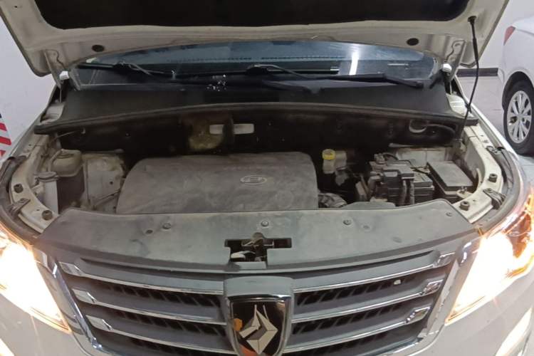 Used Baojun 560 2016 1.8L iAMT Elite Edition Engine Bay