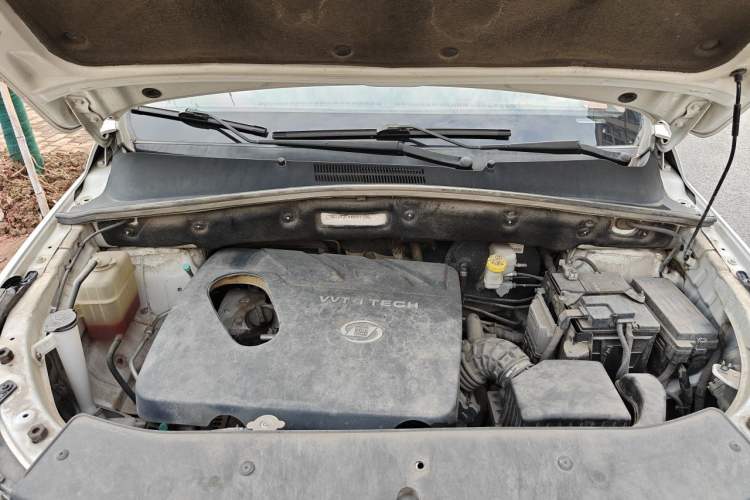 Used Baojun 560 2016 1.8L iAMT Luxury Model Engine Bay