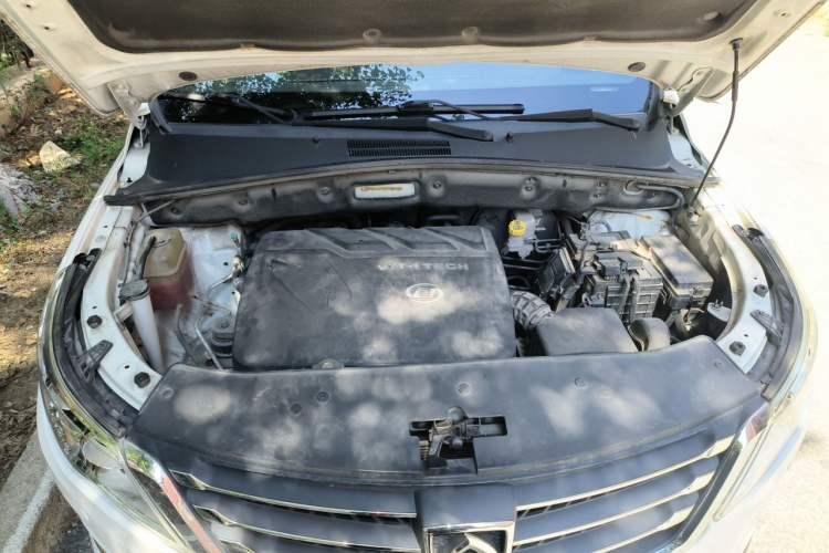 Used Baojun 560 2016 1.8L iAMT Luxury Model Engine Bay
