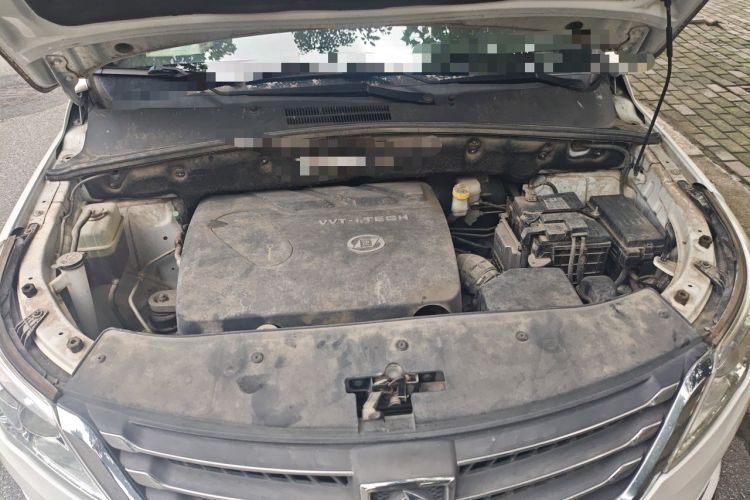 Used Baojun 560 2016 1.8L iAMT Elite Edition Engine Bay
