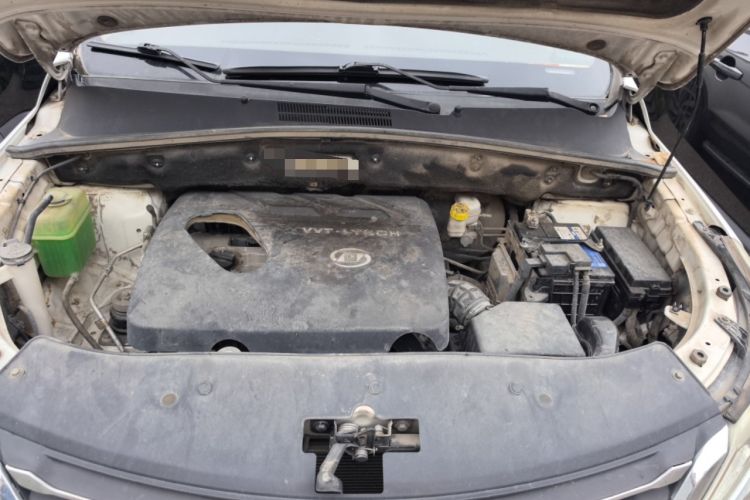 Used Baojun 560 2016 1.8L iAMT Luxury Model Engine Bay