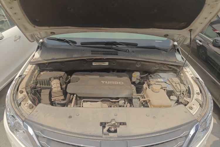 Used Baojun 560 2016 1.5T Manual Luxury Model Engine Bay