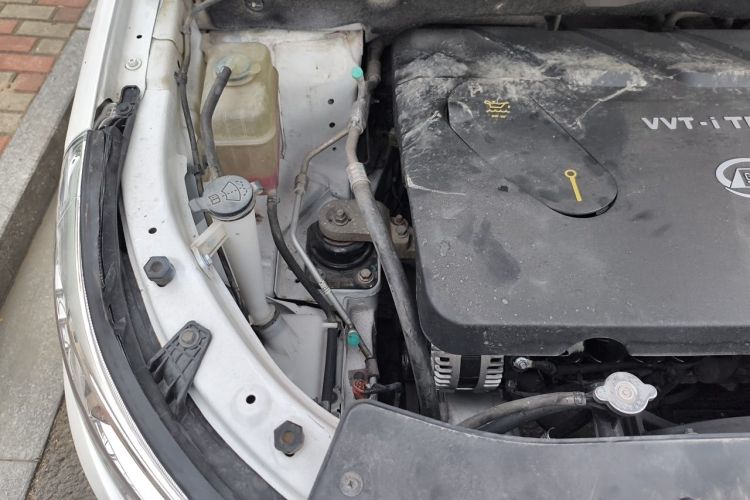Used Baojun 560 2016 1.8L iAMT Luxury Model Engine Bay Right