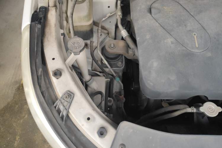 Used Baojun 560 2016 1.8L iAMT Luxury Model Engine Bay Right