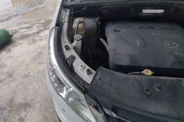 Used Baojun 560 2016 1.8L iAMT Luxury Model Engine Bay Right