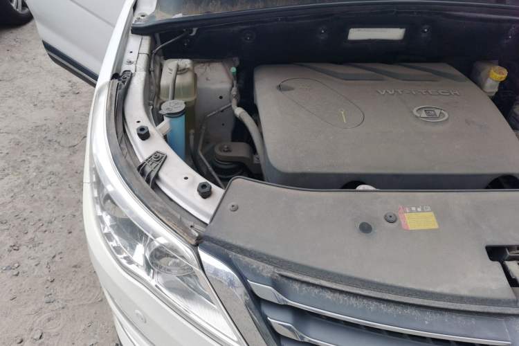 Used Baojun 560 2016 1.8L iAMT Luxury Model Engine Bay Right