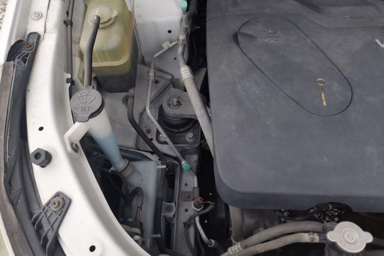 Used Baojun 560 2016 1.8L iAMT Luxury Model Engine Bay Right