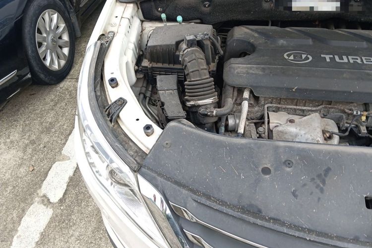 Used Baojun 560 2016 1.5T Manual Luxury Model Engine Bay Right