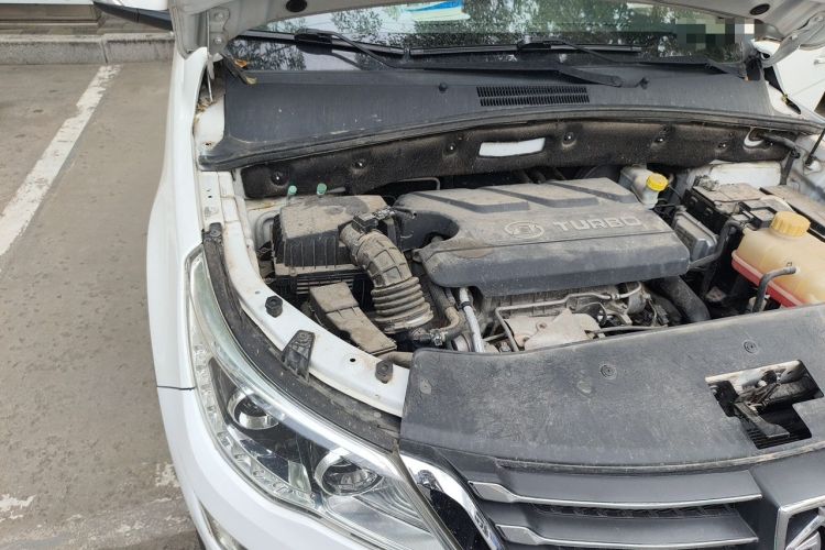Used Baojun 560 2016 1.5T Manual Luxury Model Engine Bay Right