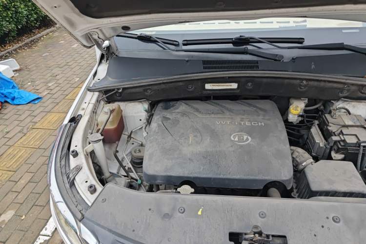 Used Baojun 560 2016 1.8L Manual Luxury Edition Engine Bay Right