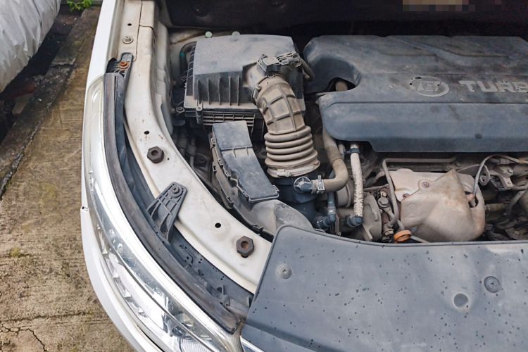 Used Baojun 560 2016 1.5T Manual Luxury Model Engine Bay Right