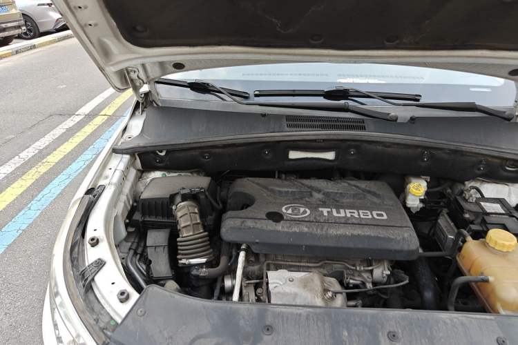 Used Baojun 560 2016 1.5T Manual Luxury Model Engine Bay Right