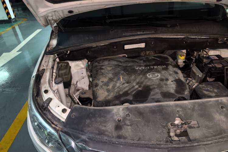 Used Baojun 560 2016 1.8L Manual Luxury Edition Engine Bay Right