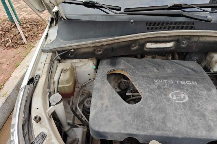 Used Baojun 560 2016 1.8L iAMT Luxury Model Engine Bay Right
