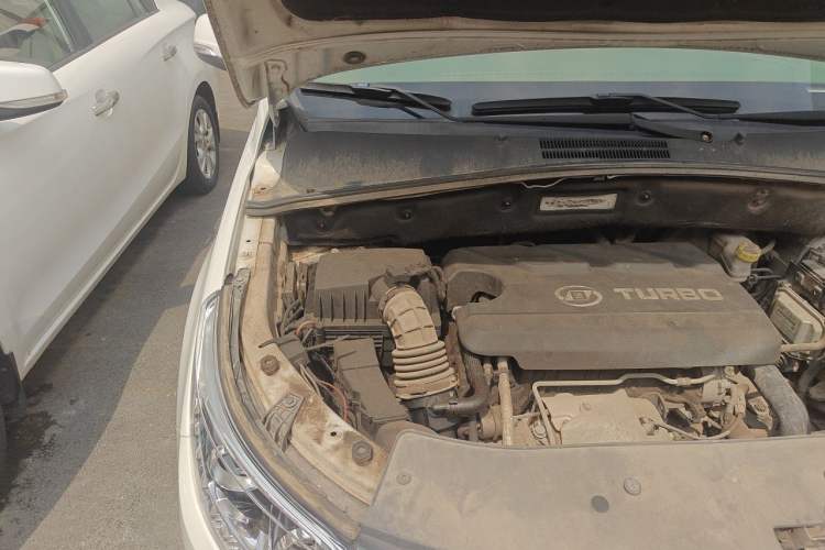 Used Baojun 560 2016 1.5T Manual Luxury Model Engine Bay Right