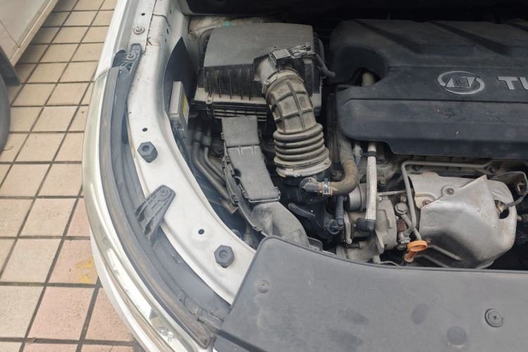 Used Baojun 560 2016 1.5T Manual Luxury Model Engine Bay Right