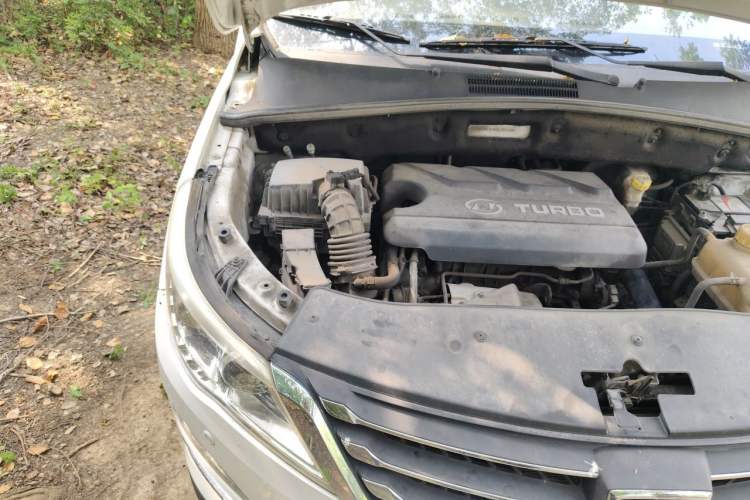 Used Baojun 560 2016 1.5T Manual Luxury Model Engine Bay Right
