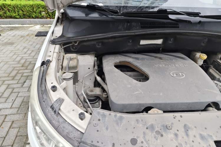 Used Baojun 560 2016 1.8L iAMT Luxury Model Engine Bay Right