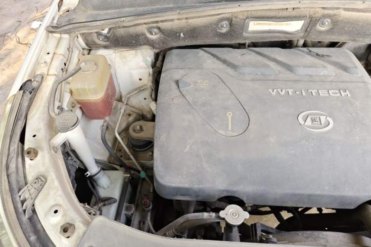 Used Baojun 560 2016 1.8L Manual Luxury Edition Engine Bay Right