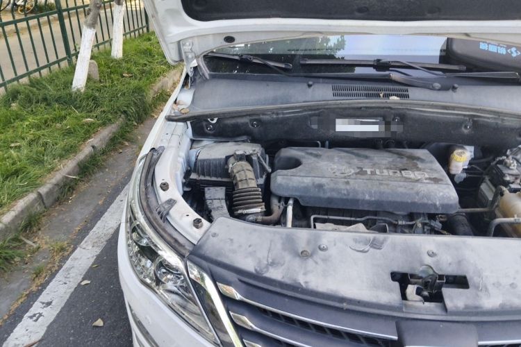 Used Baojun 560 2016 1.5T Manual Luxury Model Engine Bay Right
