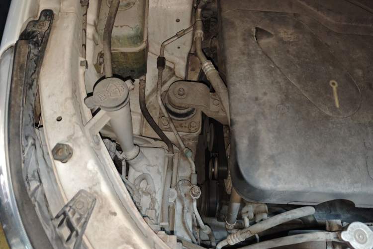 Used Baojun 560 2016 1.8L iAMT Luxury Model Engine Bay Right
