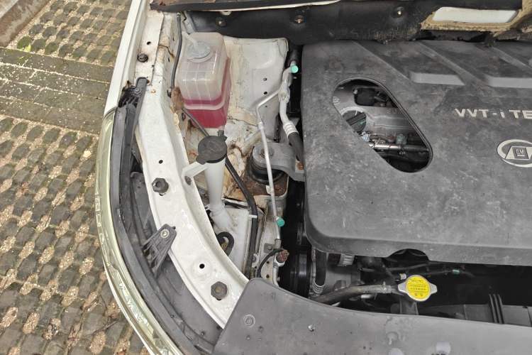 Used Baojun 560 2016 1.8L iAMT Luxury Model Engine Bay Right