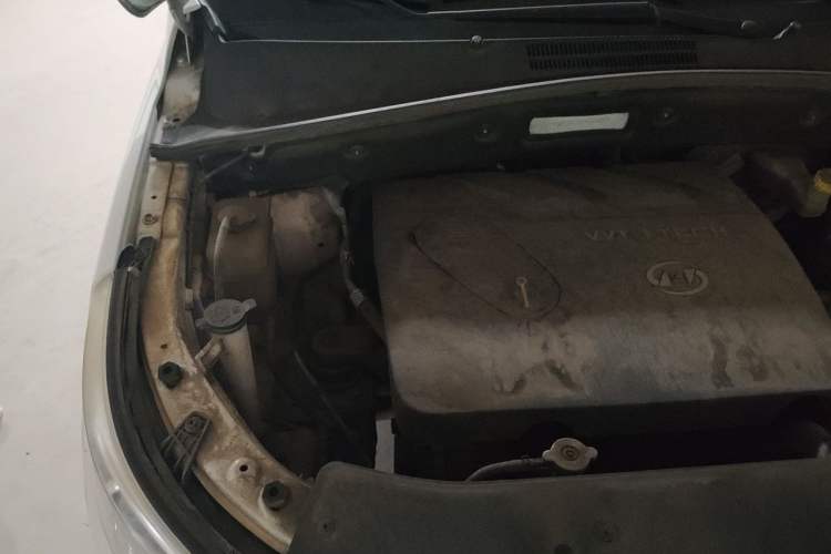Used Baojun 560 2016 1.8L iAMT Luxury Model Engine Bay Right