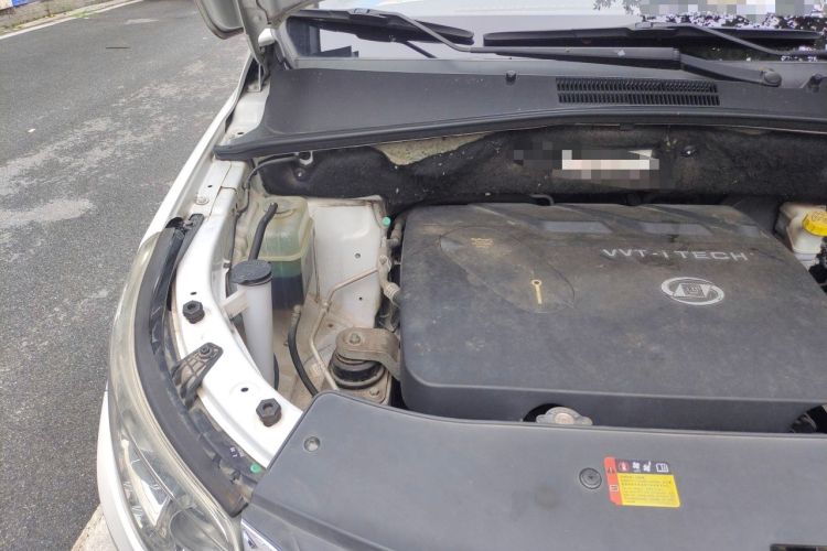 Used Baojun 560 2016 1.8L iAMT Elite Edition Engine Bay Right