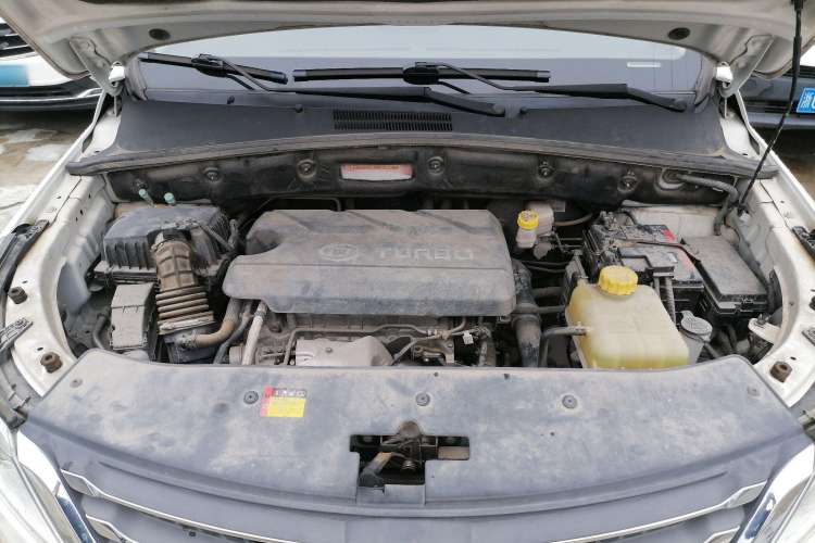 Used Baojun 560 2016 1.5T Manual Luxury Model Engine Bay