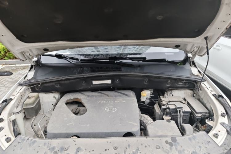 Used Baojun 560 2016 1.8L iAMT Luxury Model Engine Bay