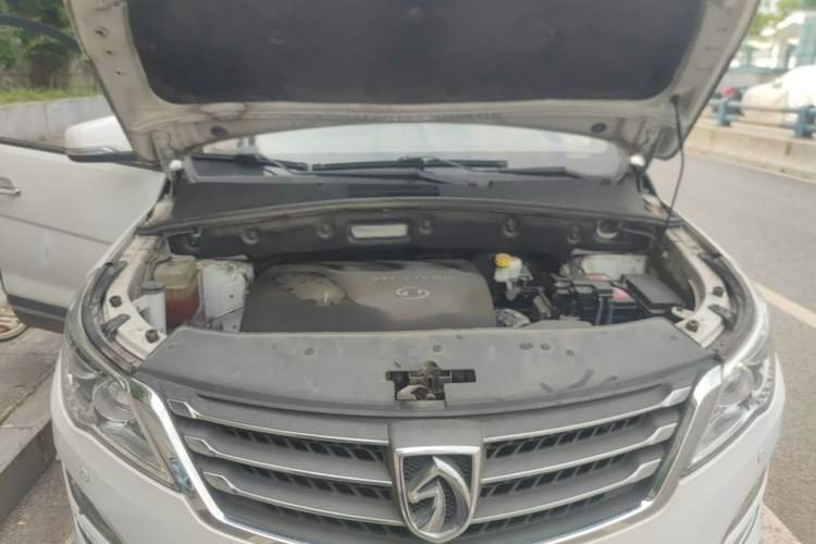 Used Baojun 560 2016 1.8L iAMT Luxury Model Engine Bay
