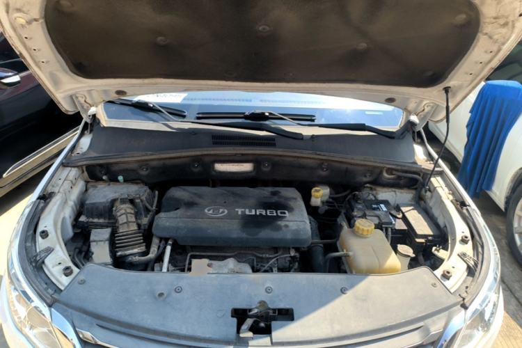 Used Baojun 560 2016 1.5T Manual Luxury Model Engine Bay