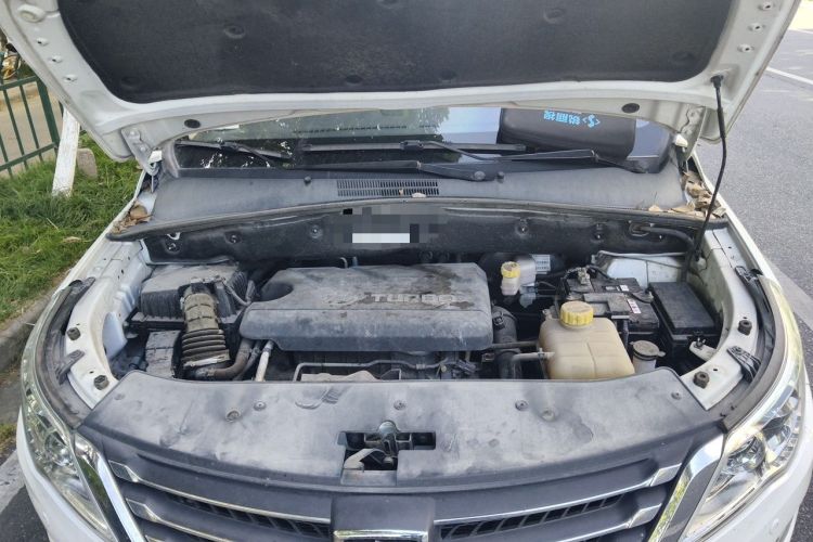 Used Baojun 560 2016 1.5T Manual Luxury Model Engine Bay