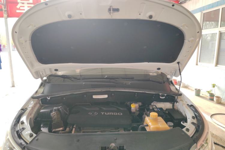 Used Baojun 560 2016 1.5T Manual Luxury Model Engine Bay