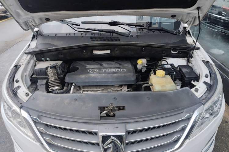 Used Baojun 560 2016 1.5T Manual Elite Edition Engine Bay