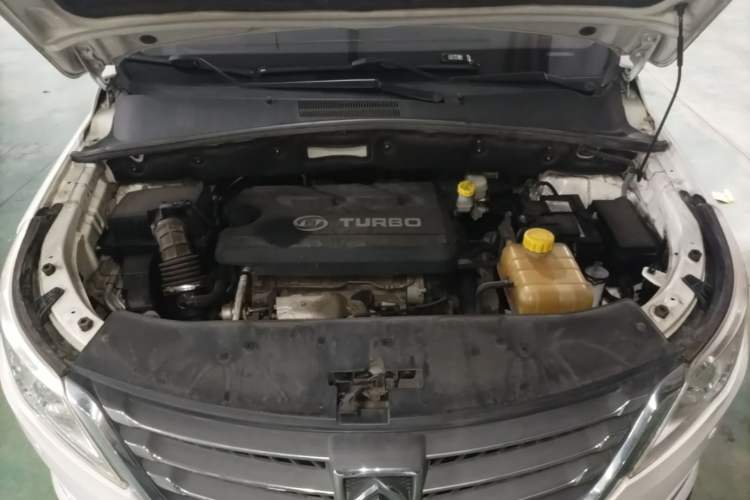 Used Baojun 560 2016 1.5T Manual Luxury Model Engine Bay