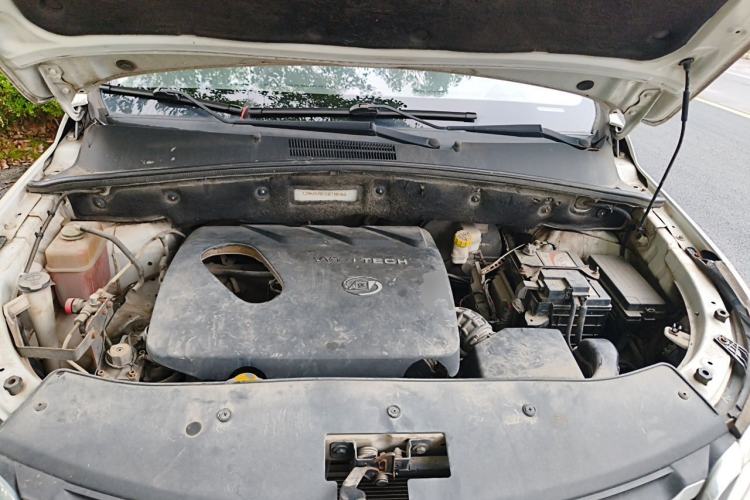 Used Baojun 560 2016 1.8L iAMT Luxury Model Engine Bay