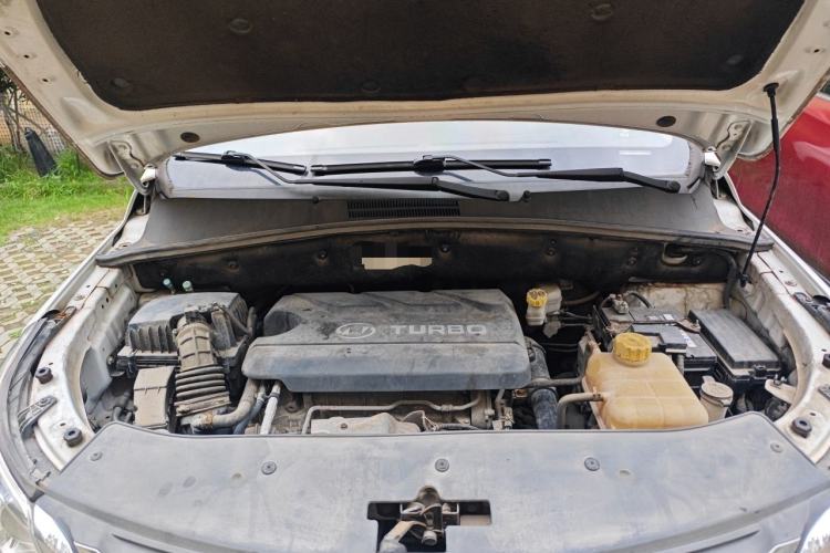 Used Baojun 560 2016 1.5T Manual Luxury Model Engine Bay