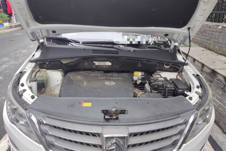 Used Baojun 560 2016 1.8L iAMT Elite Edition Engine Bay